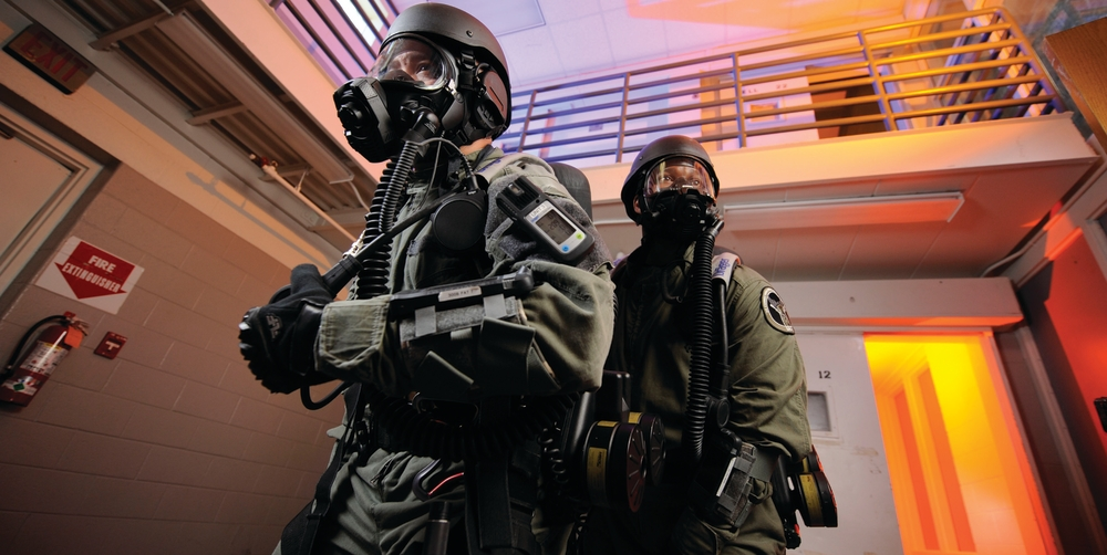 SET: Dräger Zivil- & Katastrophenschutz - Maske CDR 4500 mit Filter 1140 A2B2E2K2P3 R D-NBC schwarz (Bild 5)